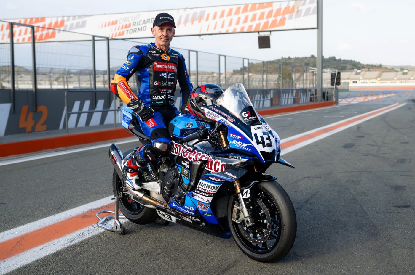 Toni Montoya, piloto patrocinado por RiderStyle, con su Yamaha nº 43