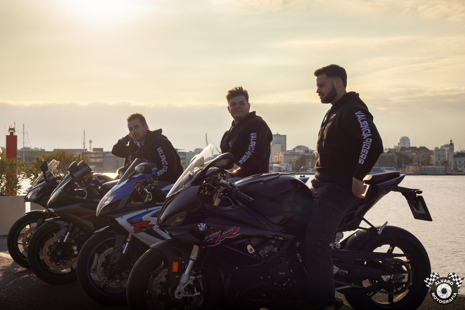 Club Valencia Riders con su ropa personalizada por RiderStyle